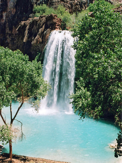 Havasu Falls and the turquoise pool beneath