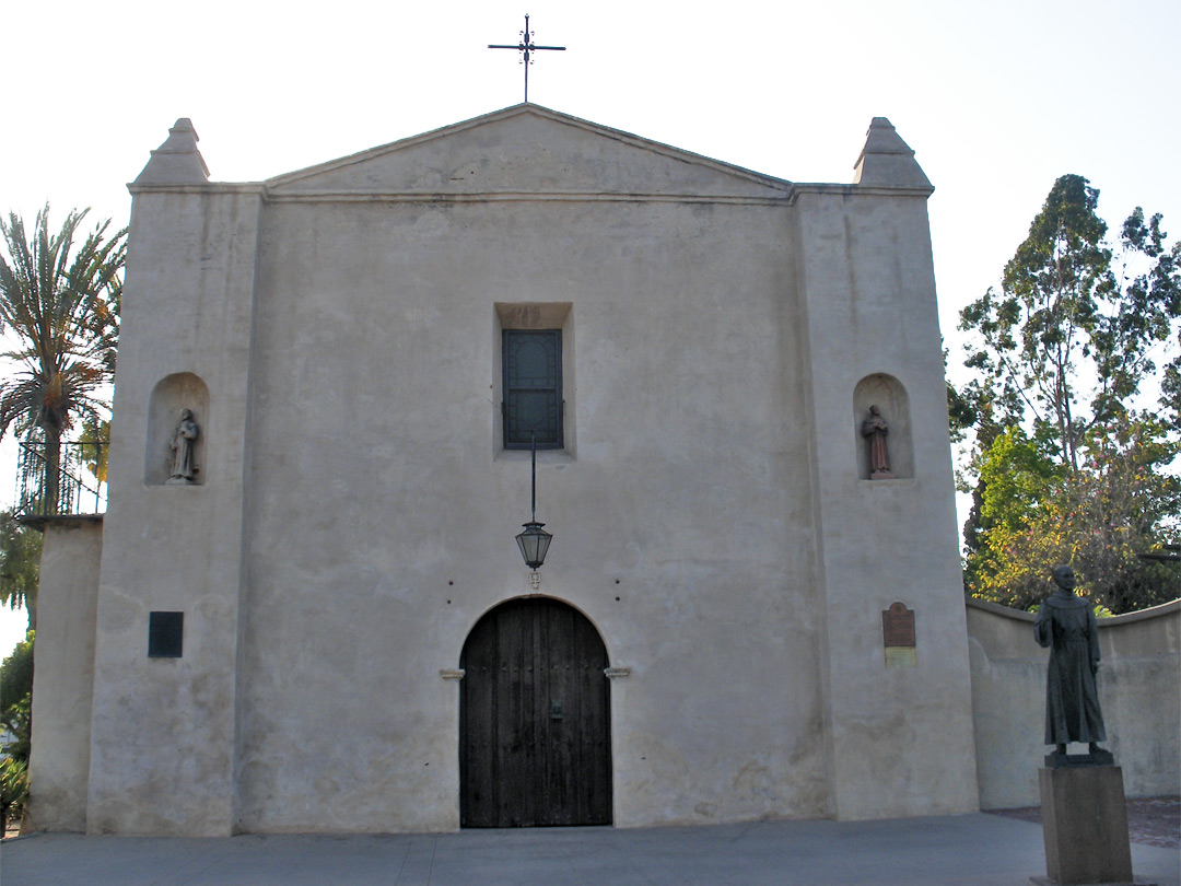 Entrance to San Gabriel Arcángel