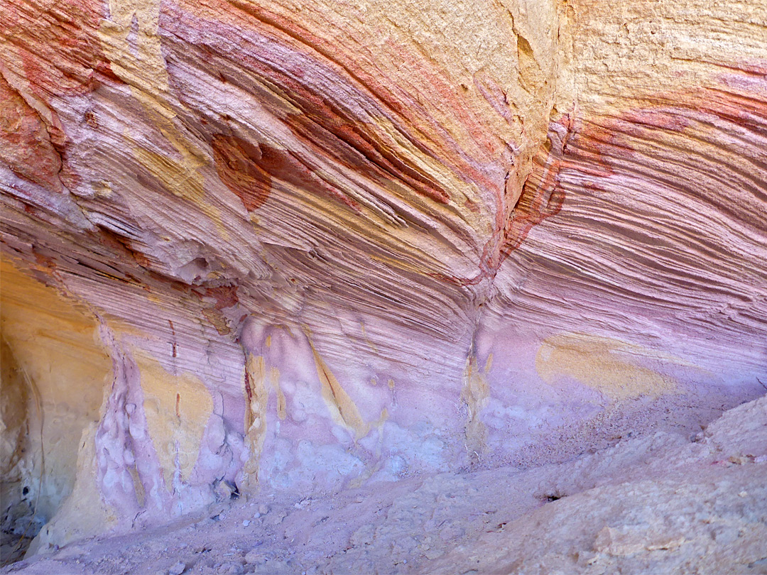 Stripy alcove