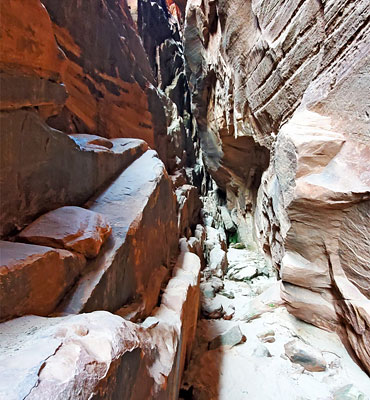 Cliffs at the end of the narrows