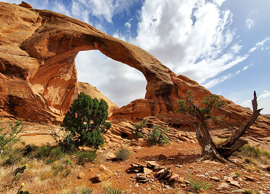 Funnel Arch, above Kane Springs Creek