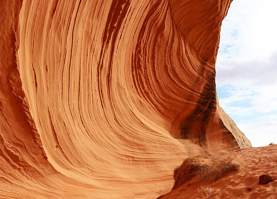 Curving strata in the alcove