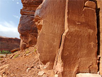 Cliff-edge petroglyphs