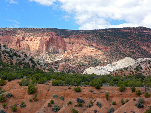 Approaching the cliff-lined section