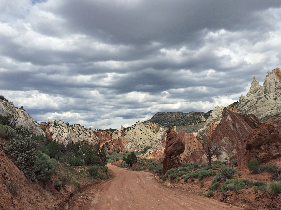 Cottonwood Canyon Road - Bryce Canyon Country