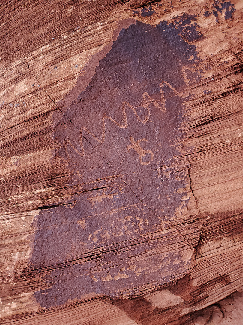 Zig-zag petroglyph